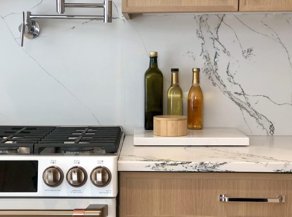 Bamboo Salt and Pepper Box - 2 Compartment - Built-in Serving Spoon - Swivel Lid with Magnet to Keep Dry, Dust-free - Salt Cellar Seasoning Container Holder Bowl- Divider with 7 Ounce Capacity-5